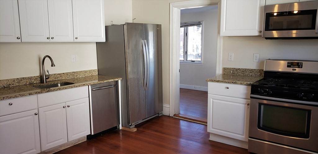 116 Thorndike St - Photo 1