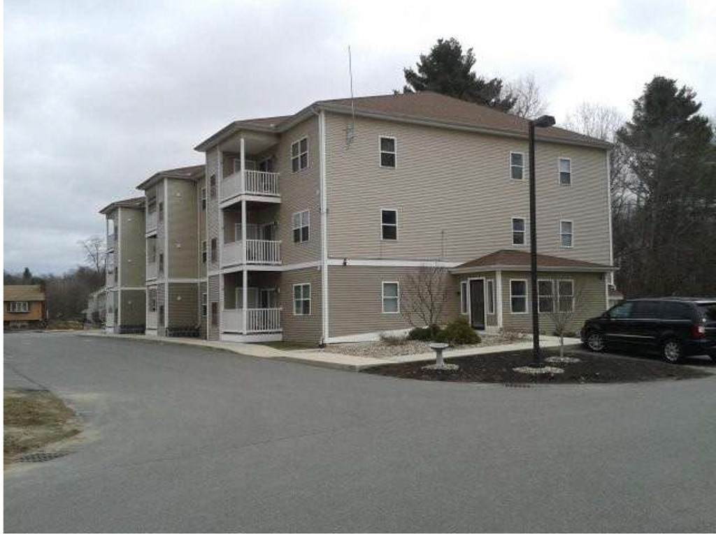 1360 Main St - Photo 1
