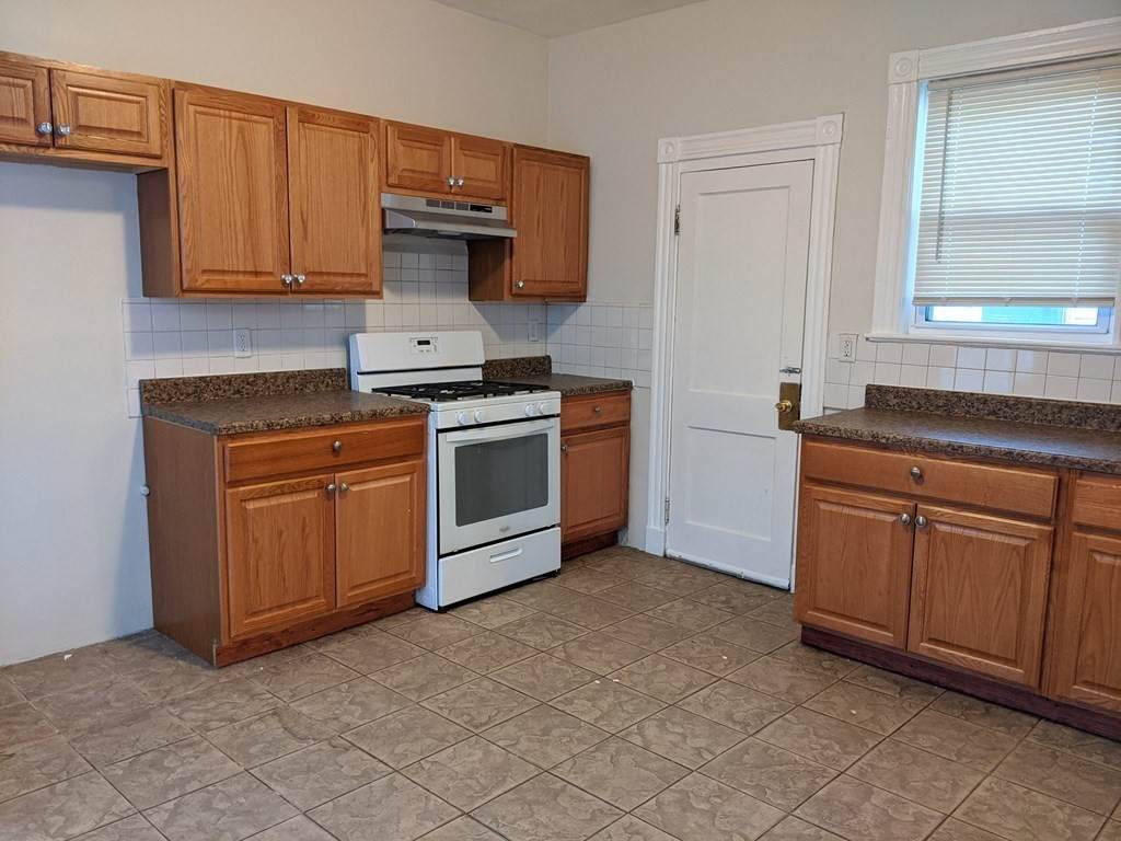142 Dakota - Photo 1