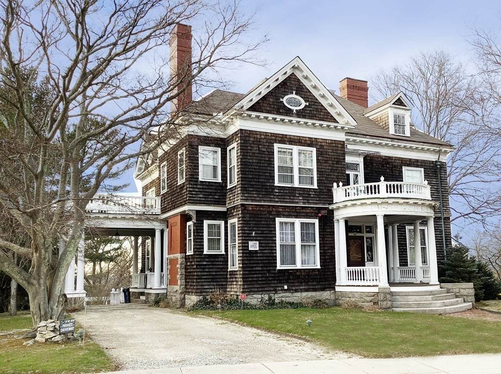 654 Highland Ave - Photo 1