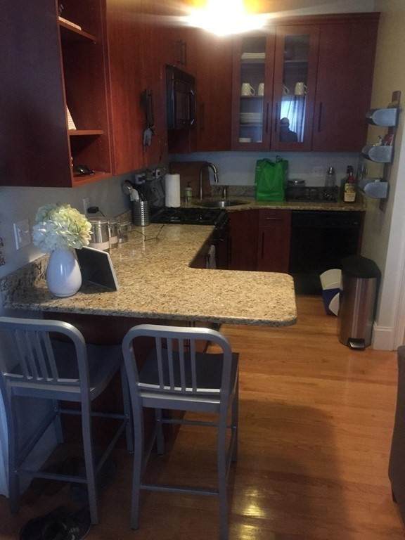 118 W Broadway - Photo 1
