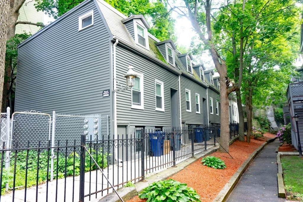 1 Saint James Place - Photo 1