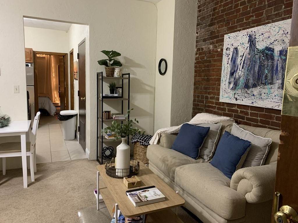 8 Westland - Photo 1