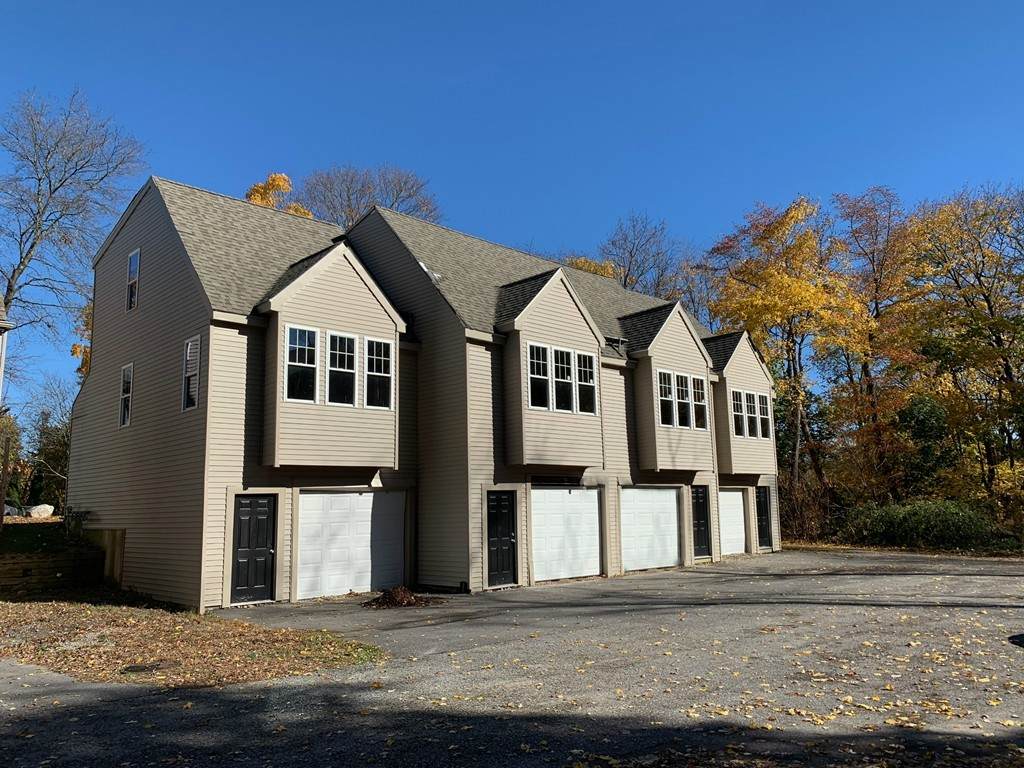220 Middle St - Photo 1