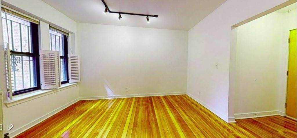 1404 Commonwealth Ave - Photo 1
