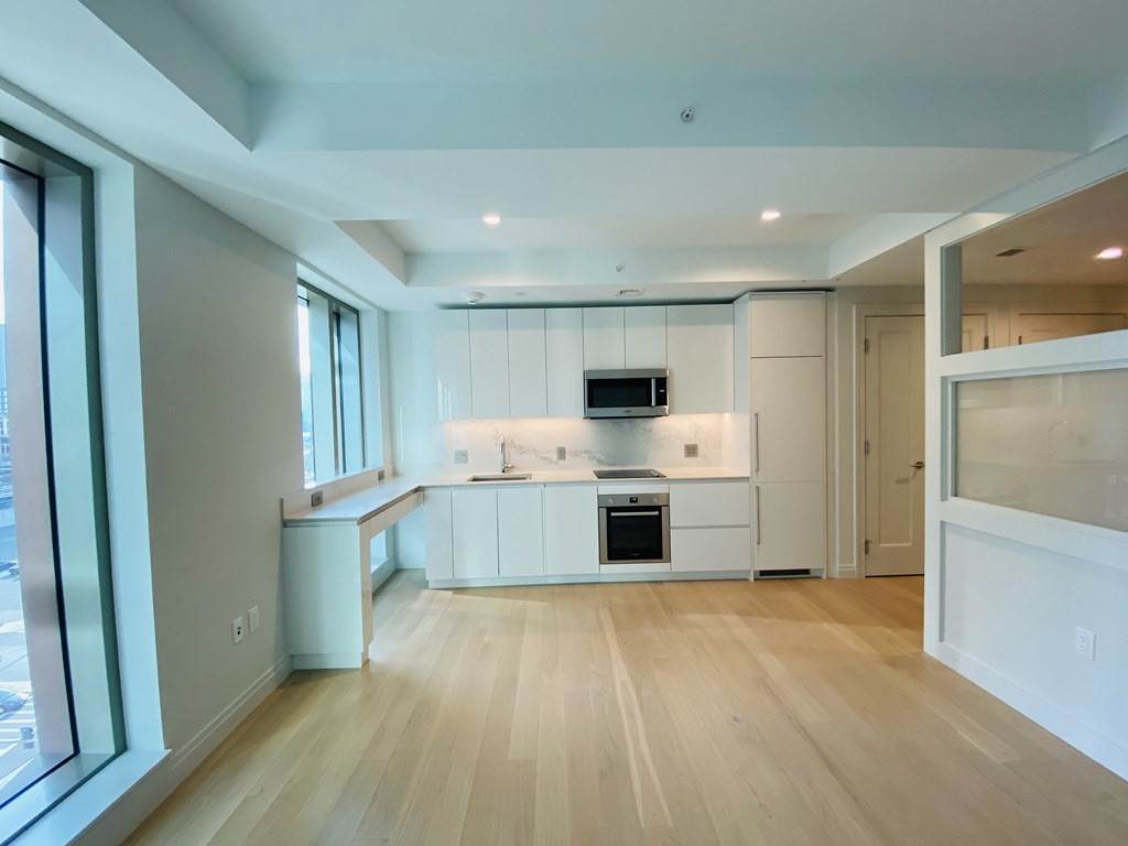 135 Seaport Blvd - Photo 1
