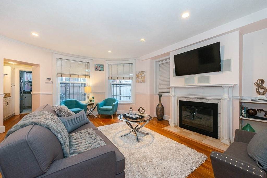 405 Commonwealth Ave - Photo 1