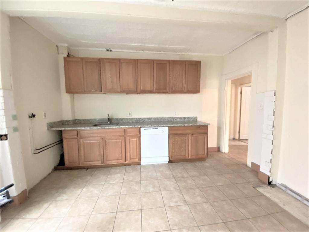 102 Sycamore Street - Photo 1