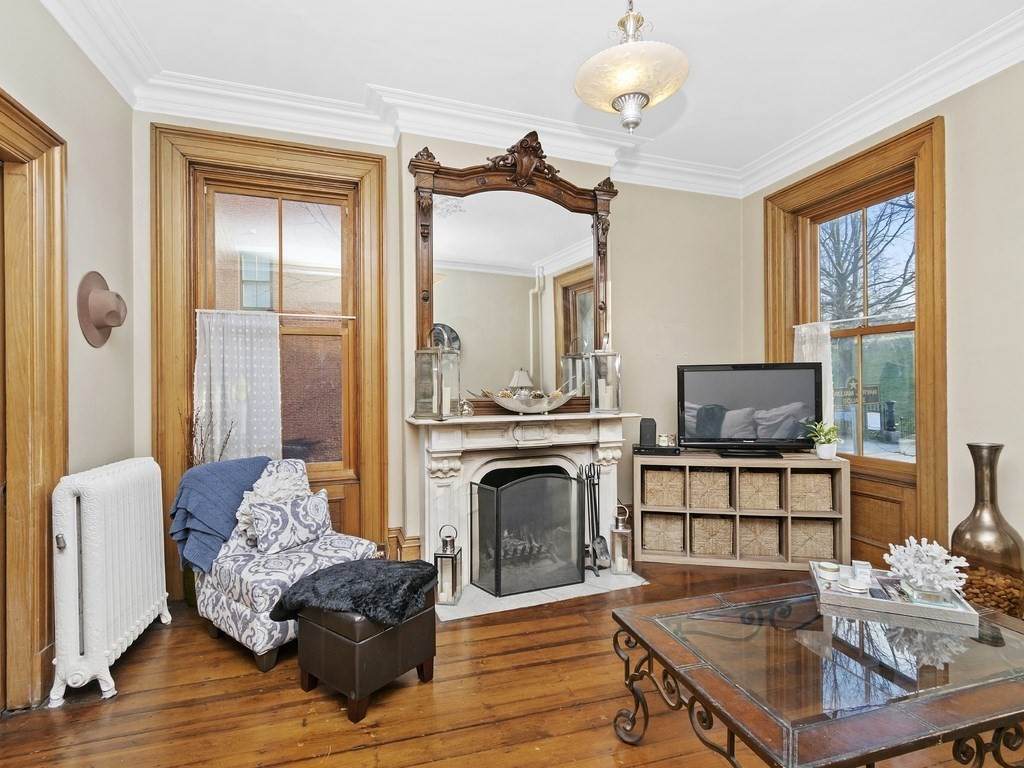 22 Monument Square - Photo 1