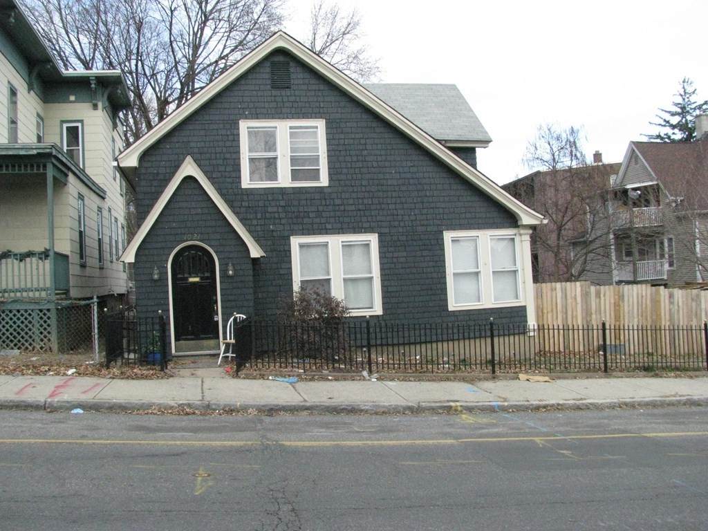 1021 Dwight St - Photo 1