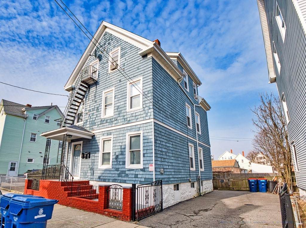 81 Thompson St - Photo 1