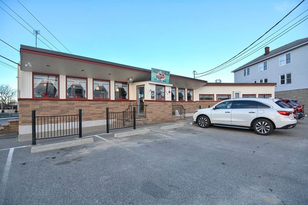 378-380 Taunton Ave - Photo 1