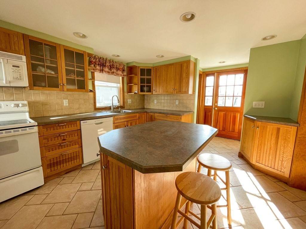 7 Pleasant St - Photo 1