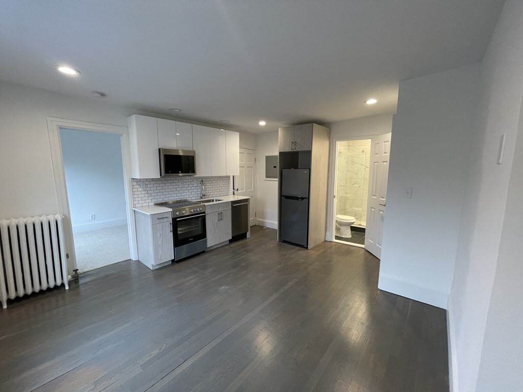 225 Newbury St - Photo 1