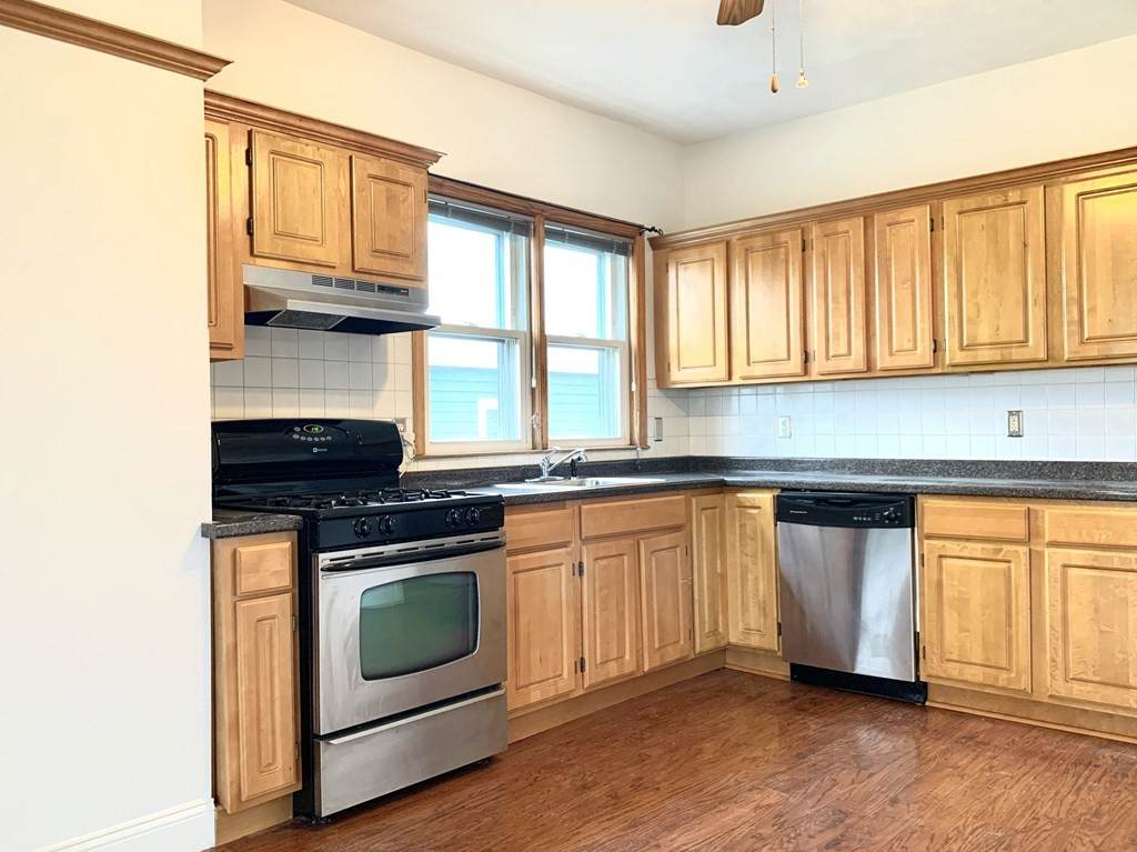 691 Bennington St - Photo 1