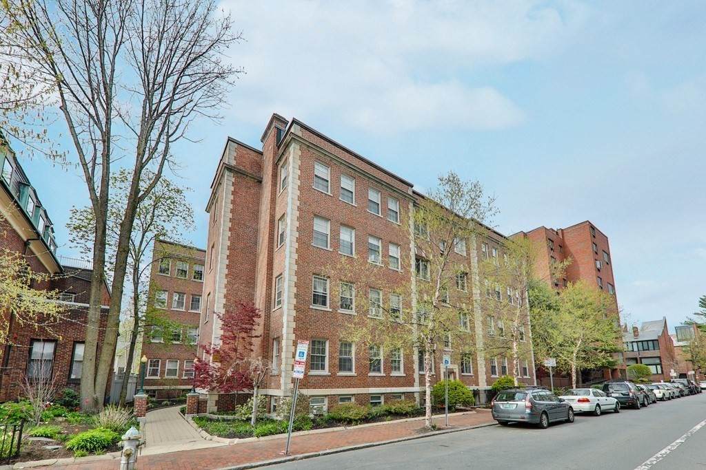 21 Chauncy St - Photo 1