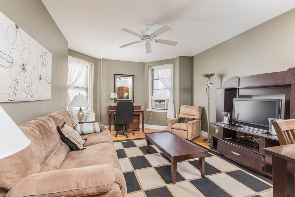 228 Commonwealth Ave - Photo 1