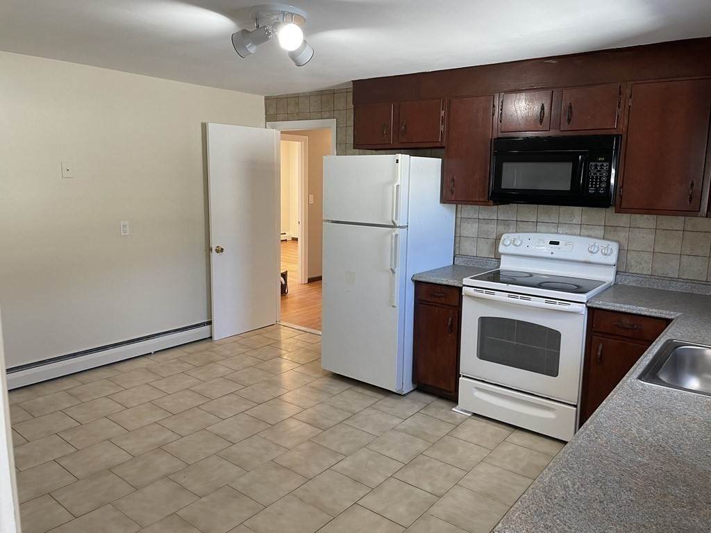121 Mapplewood St - Photo 1