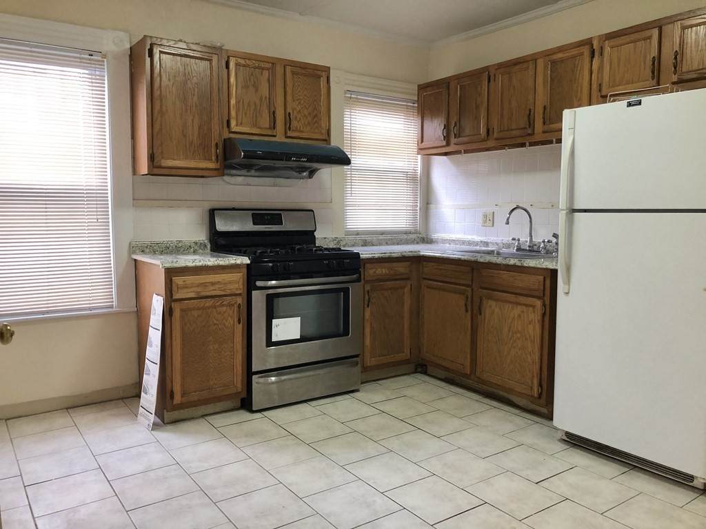 259 Newbury - Photo 1