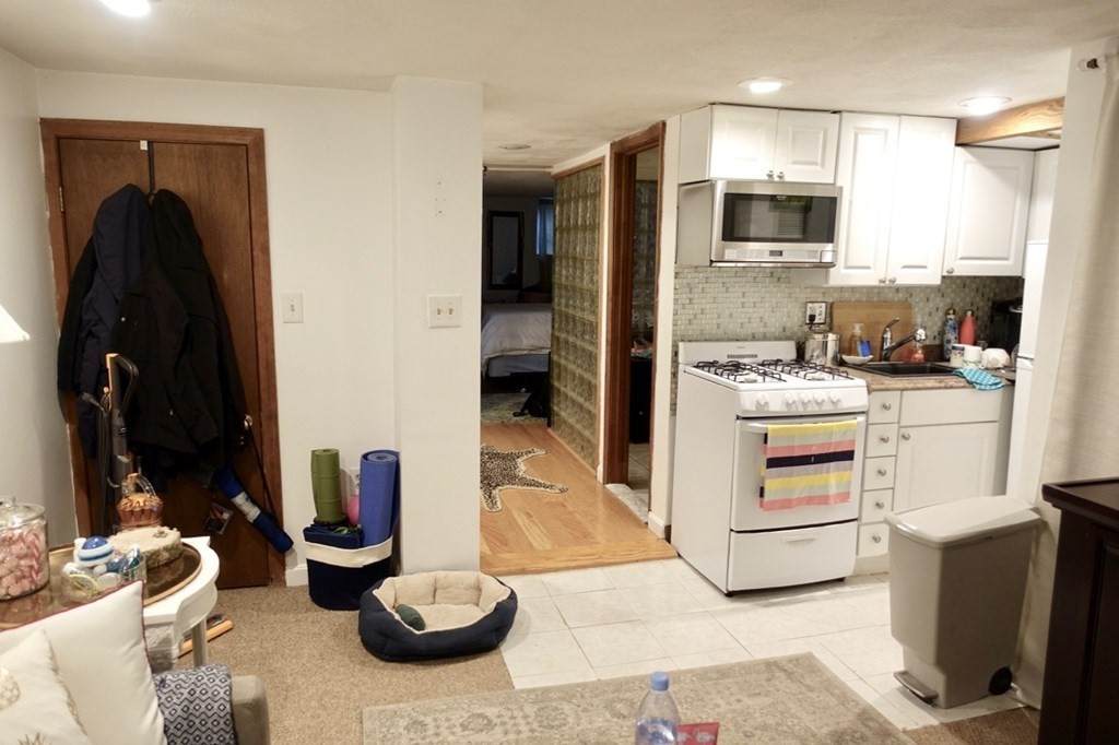 12 East Springfield - Photo 1