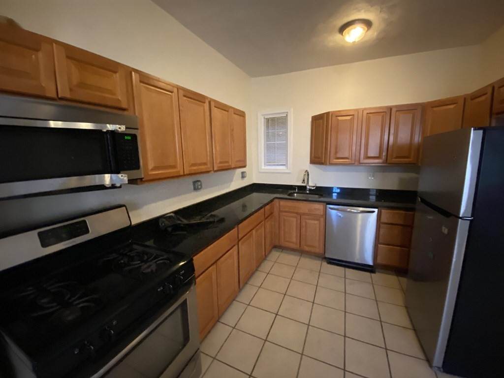 100 Winthrop St - Photo 1