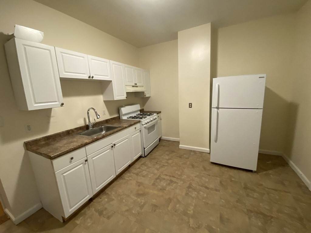 102 Winthrop St - Photo 1