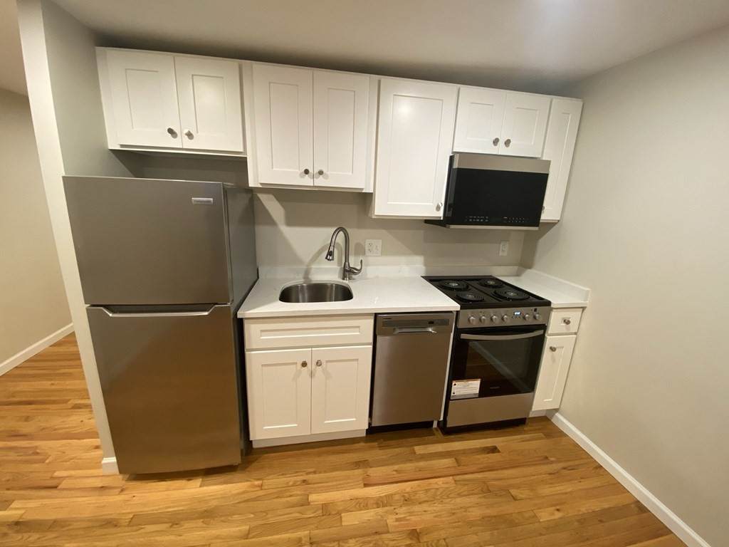54 Irving Street - Photo 1
