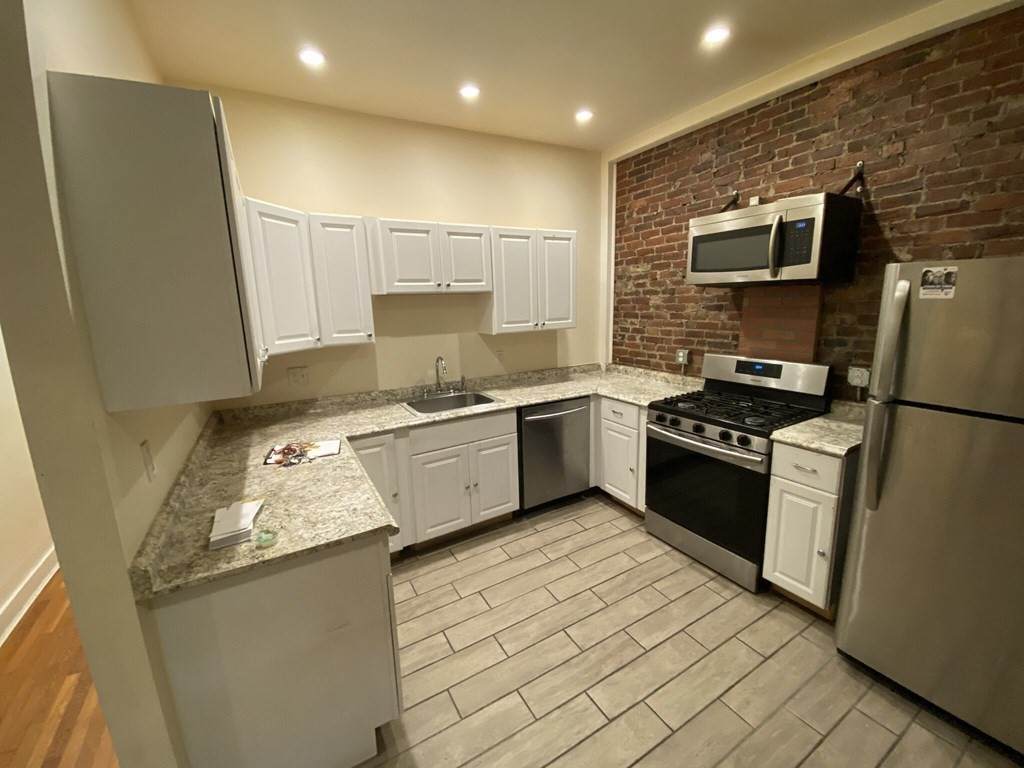 98 Winthrop St - Photo 1