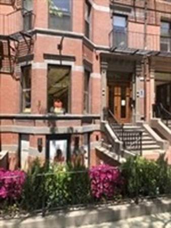 211 Newbury Street - Photo 1