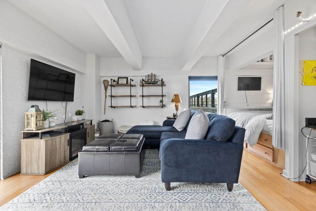 42 8Th St - Photo 1