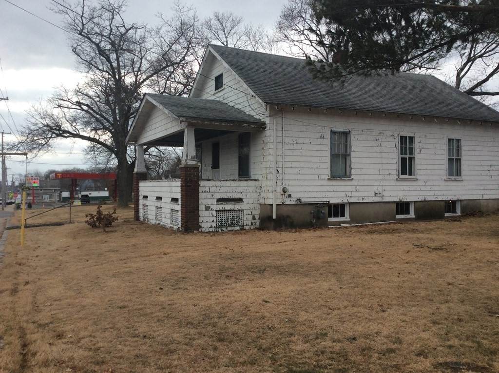 735 Washington St - Photo 1