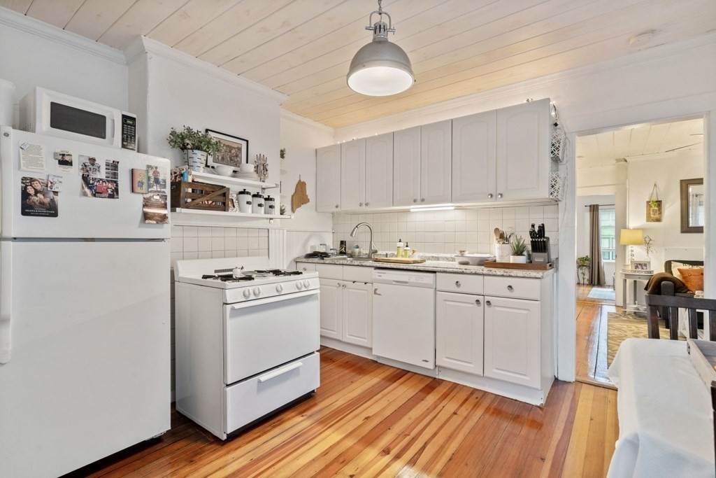 46 L St - Photo 1