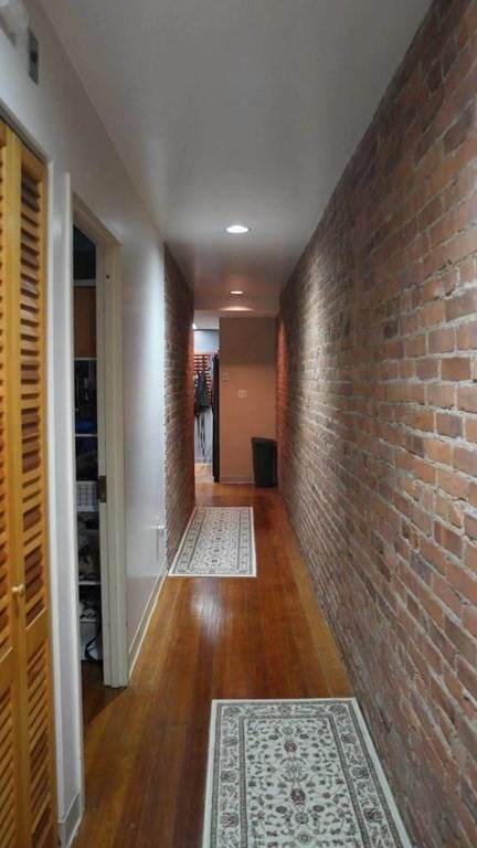 111 Gainsborough St - Photo 1