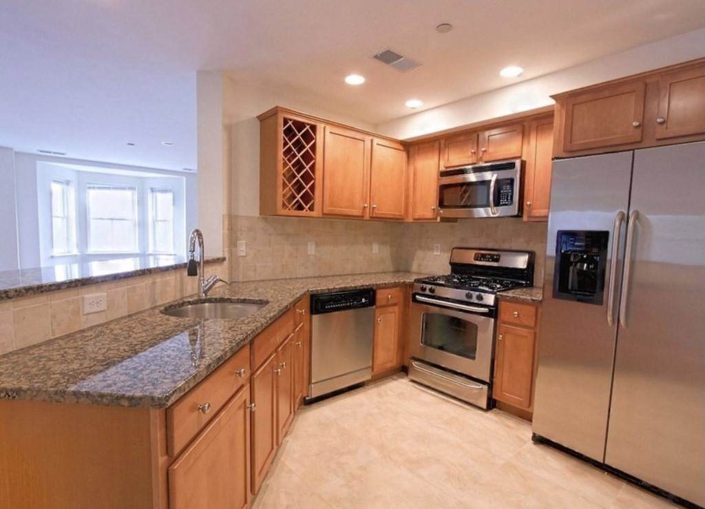120 Wyllis Ave. - Photo 1