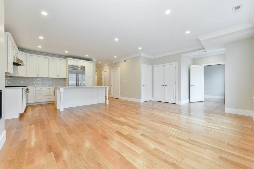 201 West Eighth Street - Photo 1