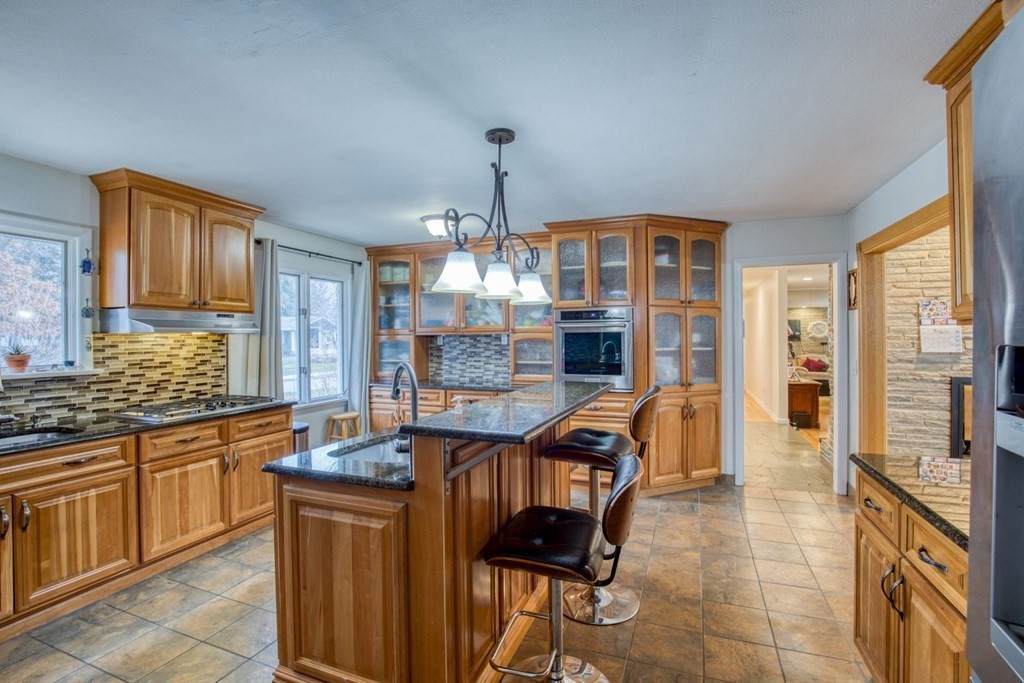 215 Pinewood Drive - Photo 1