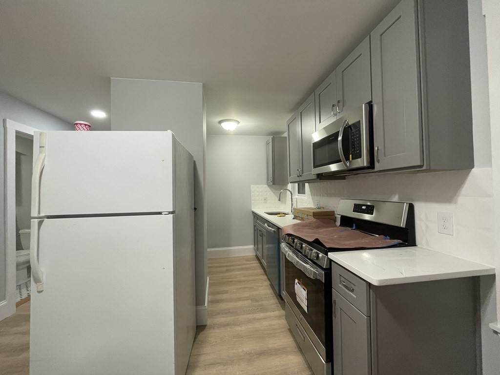 6-8 Otis St - Photo 1
