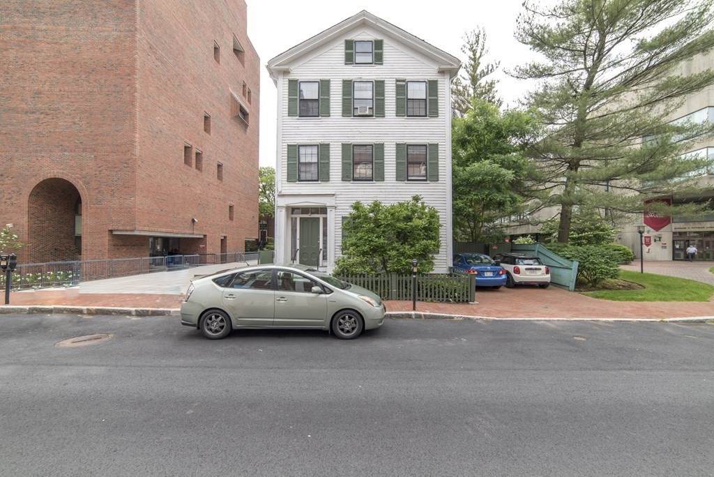 10 Appian Way - Photo 1