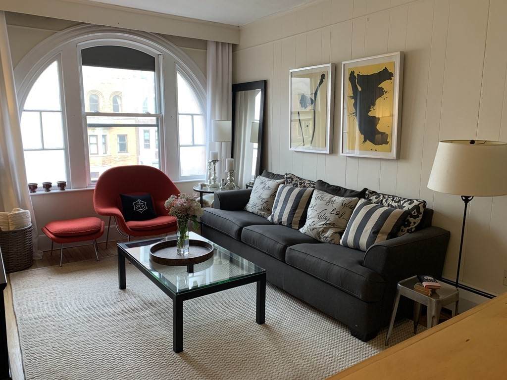 513 Beacon - Photo 1