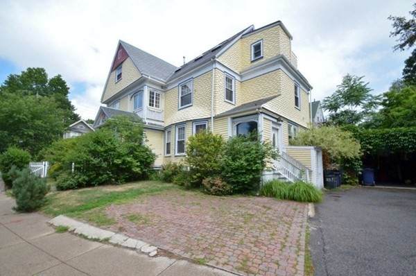 2 Menlo St - Photo 1