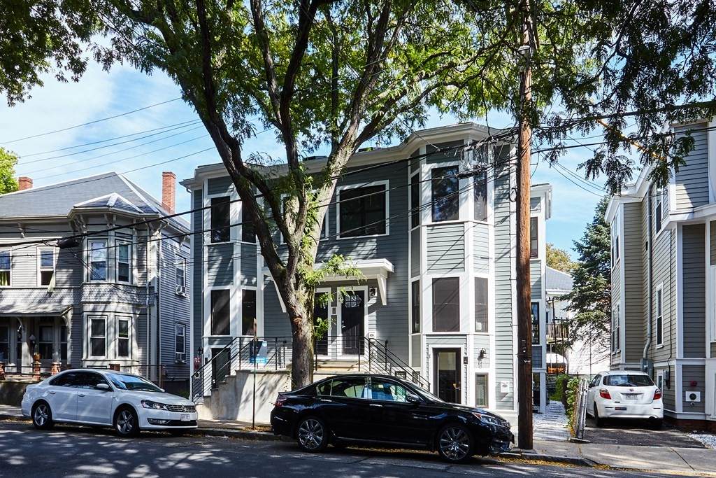 384 Windsor St - Photo 1
