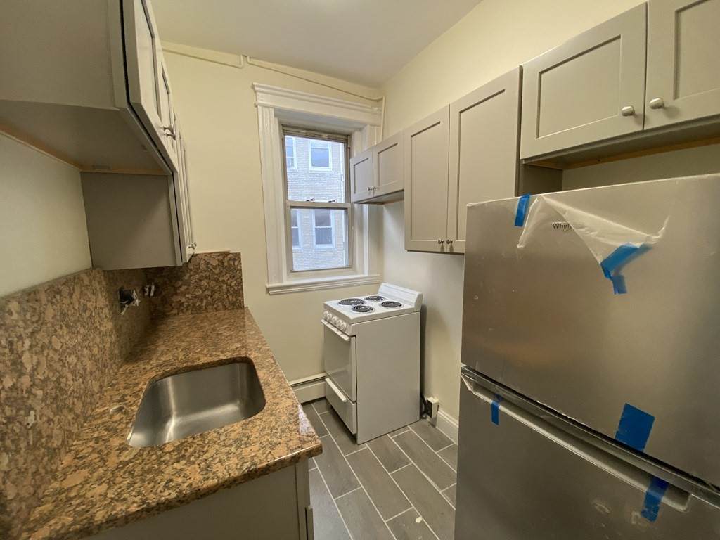 109 Strathmore Rd - Photo 1
