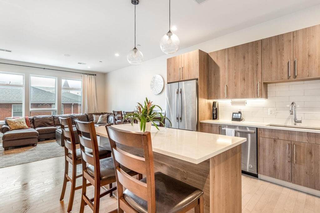 232 Old Colony Ave. - Photo 1