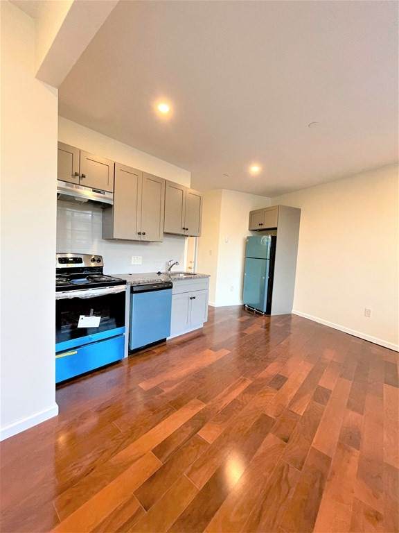 440 Waverly Street - Photo 1