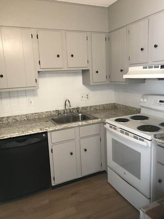 10 Williams Street - Photo 1