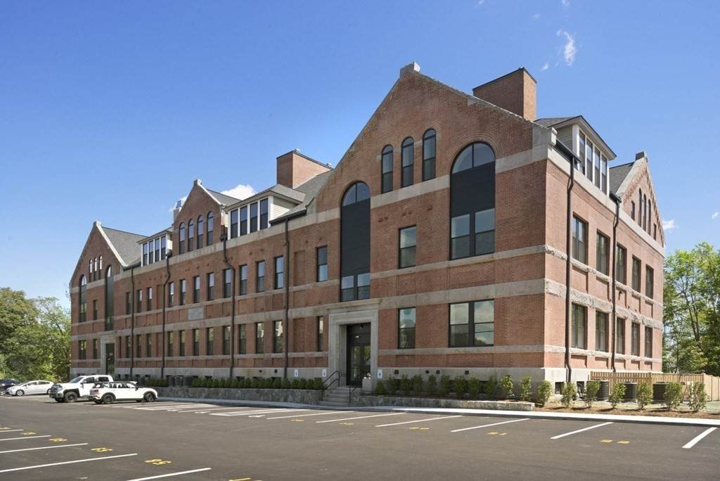 1022 Hancock St - Photo 1