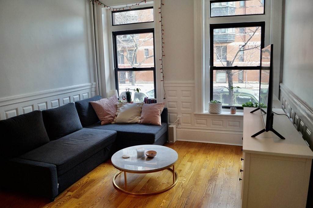 421 Marlborough St - Photo 1