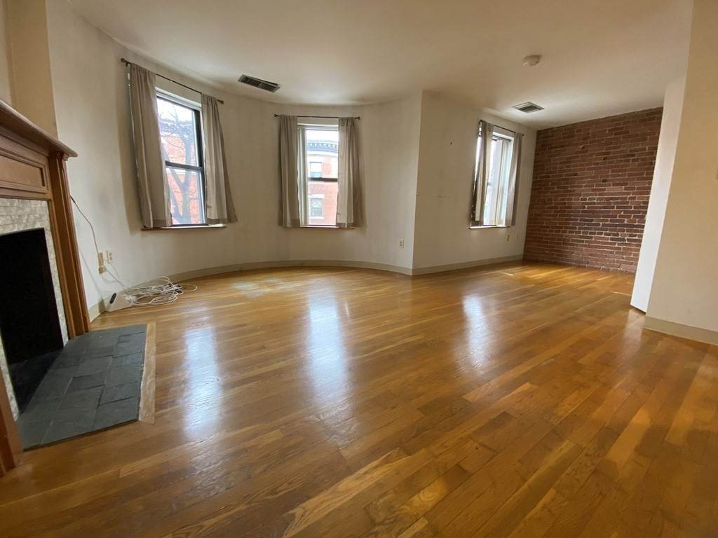 108 Gainsborough Street - Photo 1