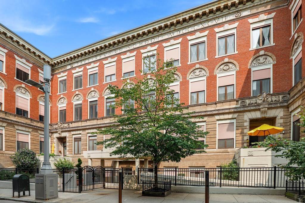 61 Prince St - Photo 1
