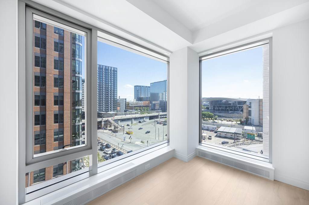 135 Seaport Boulevard - Photo 1